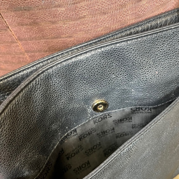 Michael Kors Black Pebbled Leather 'Hamilton' Crossbody Bag - Picture 10 of 15